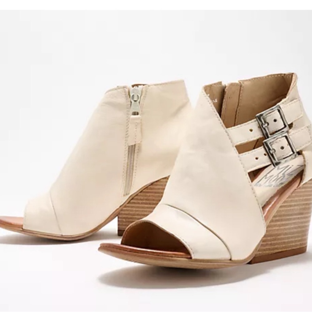 Like New! Miz Mooz Kylar Asymetric Wedge Sandal